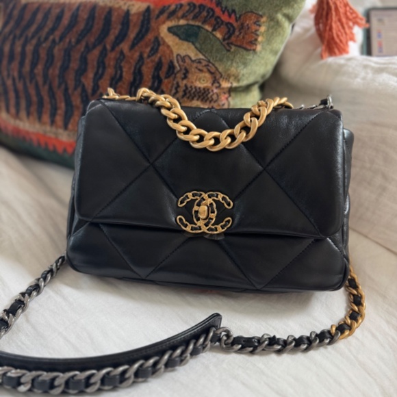Chanel CC19 Small - Picture 2 of 10